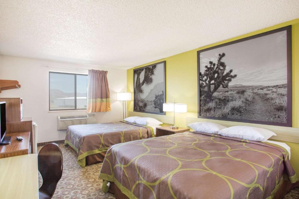 Queen Room with Two Queen Beds - Non-Smoking interior
